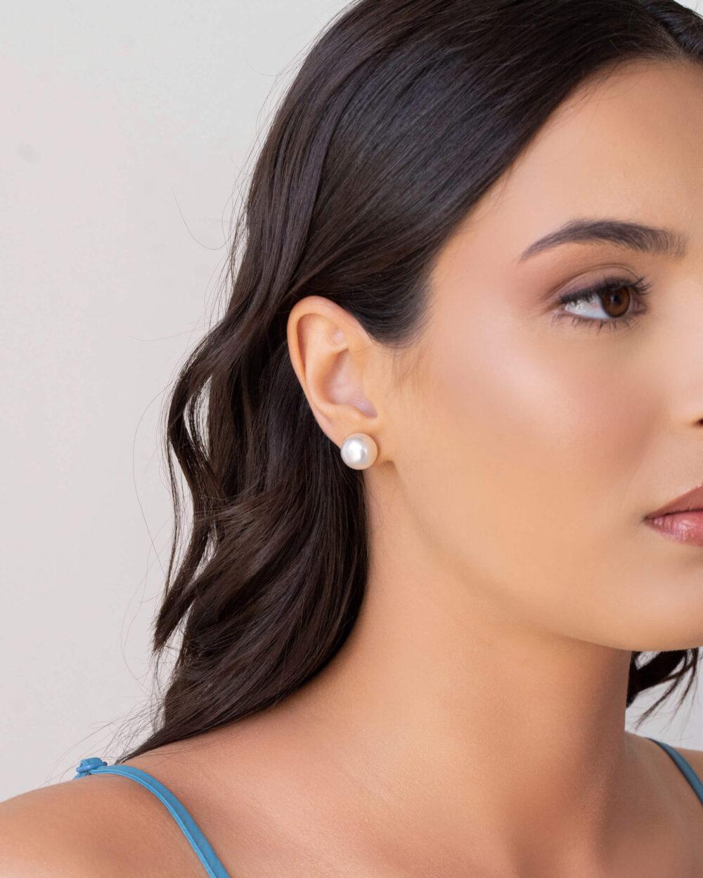 Brinco Pérola Achatada 12 mm Banho Dourado